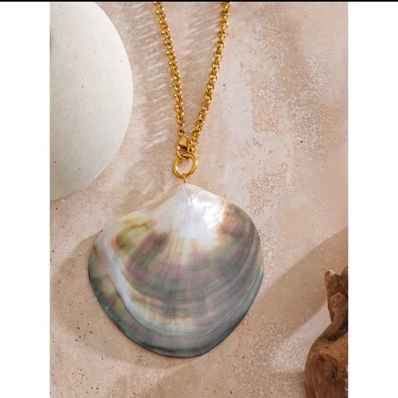 Gold plated Natural Shell Necklace Anthropologie - Picture 1 of 9